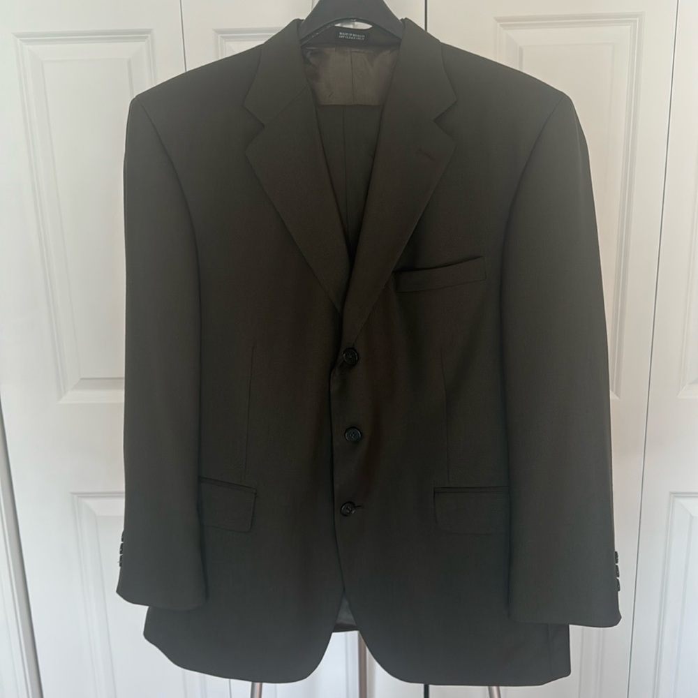 Oscar De La Renta men’s suit